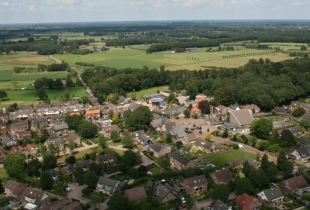 Bekijk Hoonhorst van boven tijdens het Sproeifeest