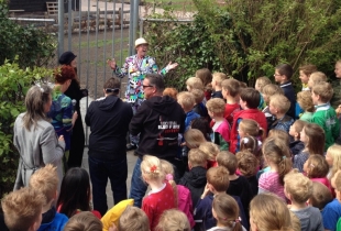 Waterspeelplaats Hoonhorst op ludieke wijze geopend